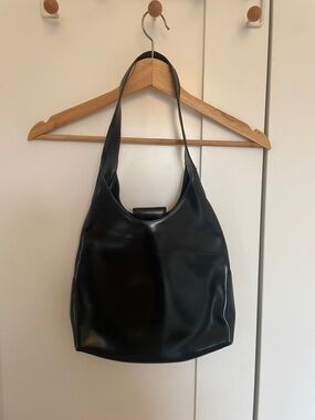 Classic Black Leather Hobo Shoulder Bag - Sleek Everyday Carry